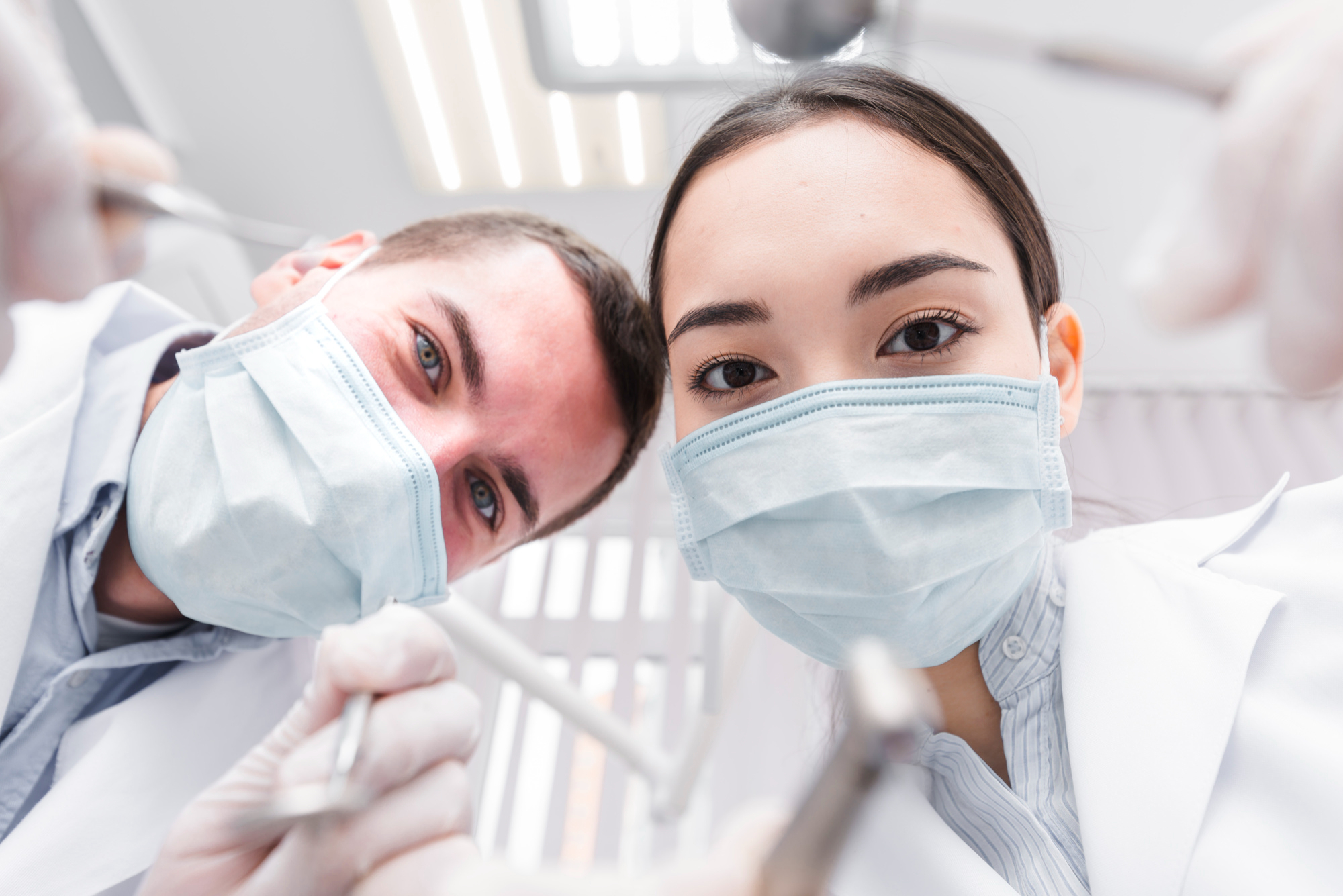 The Distinction Between Prosthodontists and Cosmetic Dentists: Which Specialist is Right for You?